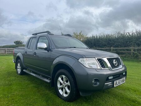 NISSAN NAVARA 2.5 dCi Tekna Auto 4WD Euro 4 4dr