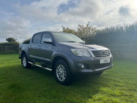 TOYOTA HILUX 3.0 D-4D Invincible 4WD Euro 5 4dr